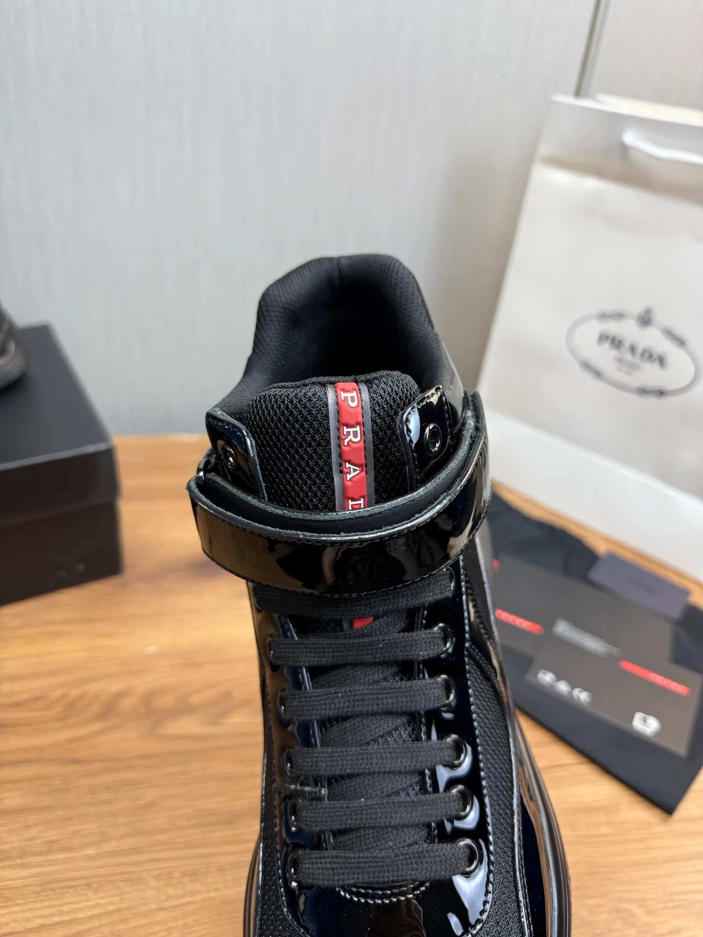 Men's shoes 700💰 [PRADA] Hot selling items🔥Must be recommended every day~~ Official website synchronized, 1:1 high quality shipments✔️ Imported cowhide fabric.+ cowhide lining, original bottom, high-end airplane box packaging🎁 38-45 (38.45 custom-made, non-refundable)